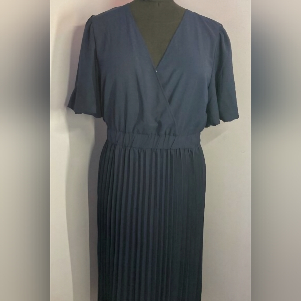BTFBM V Neck Snap Button Puff  Short Sleeve Pleated Dress- Size Med Navy Blue